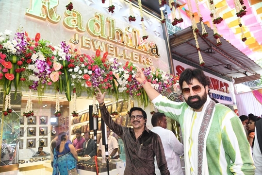 Ronnie Rodrigues and Sujoy Mukherjee Inaugurated Radhika Jewellers at Mira Road NEWS VELOCITY.IN